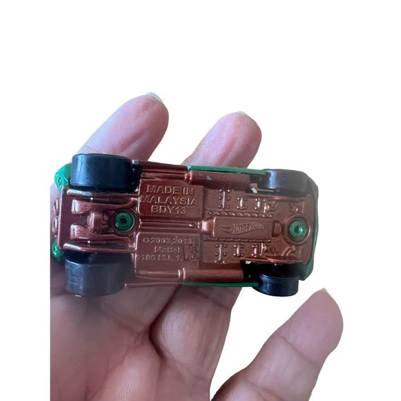 2003-13 Hot Wheels BDY13 Green / Gold Diecast. 1:64 Malaysia. - Picture 6 of 8